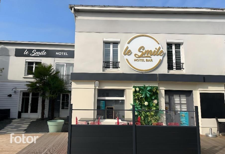 Hotel Le Smile Saint-Vincent-Sterlanges Buitenkant foto